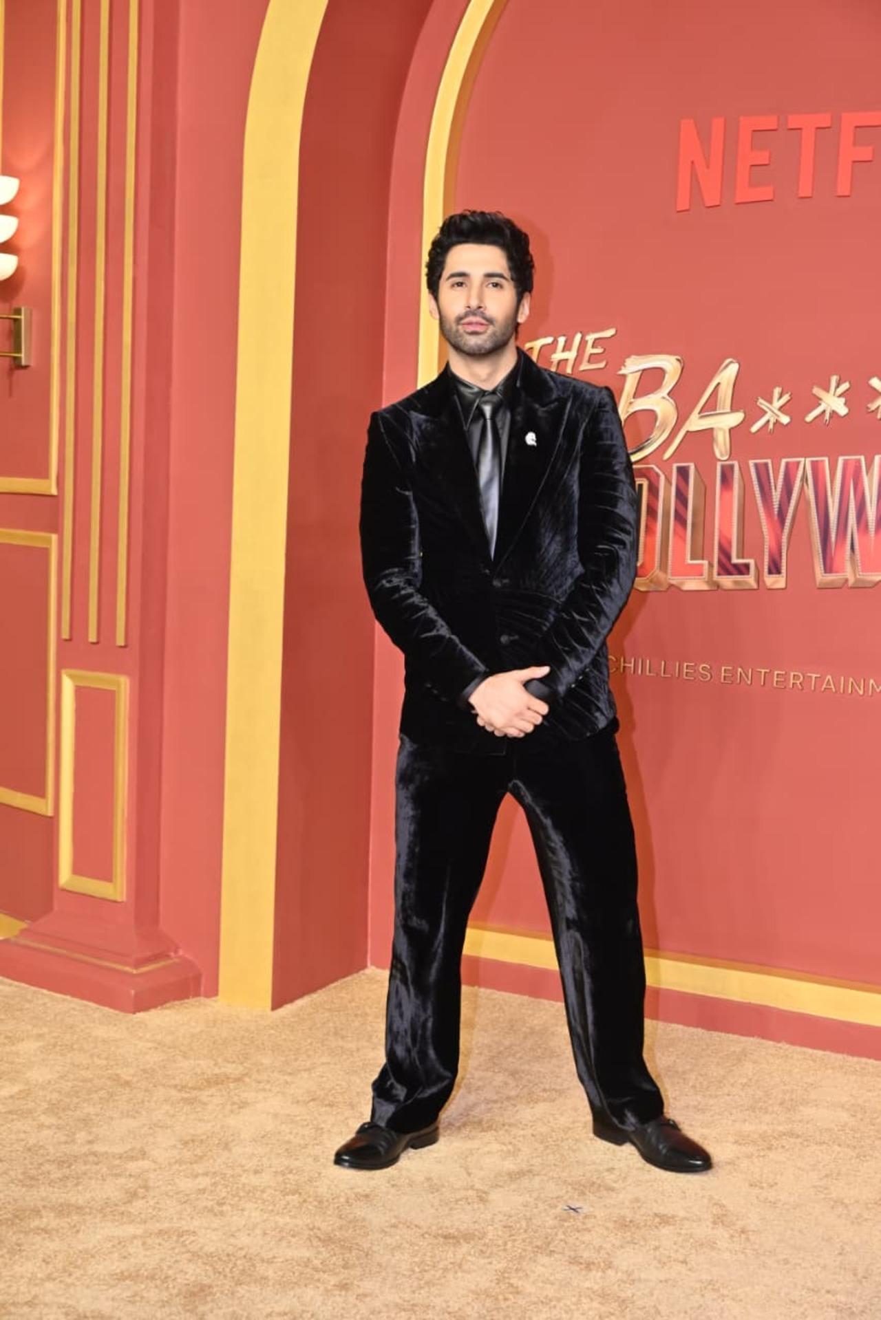 Lead star Lakshya Lalwani looked dapper as she arrived in an all-lack velvet suit set. He exuded cool and stylish vibes as he posed on the red carpet. 